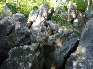 Bild 6 - Sauerlandpark Hemer - Das Felsenmeer ist nationales Geotop und geschichtenumwobenes Ausflugsziel.