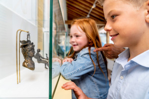 Bild 2 - Archäologischer Park Cambodunum - © APC_Ausstellung_Um Gottes Willen, Foto: Matthias Tunger Bild 2 - Archäologischer Park Cambodunum - © APC_Ausstellung_Um Gottes Willen, Foto: Matthias Tunger
